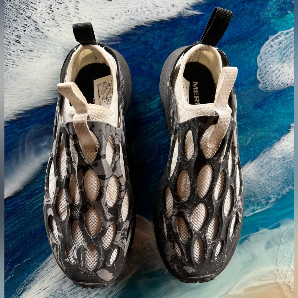SALE! BUY or BUNDLE! NWOT Merrell Womens Hydro Runner size 8.5 Blk/Wht sock shoe